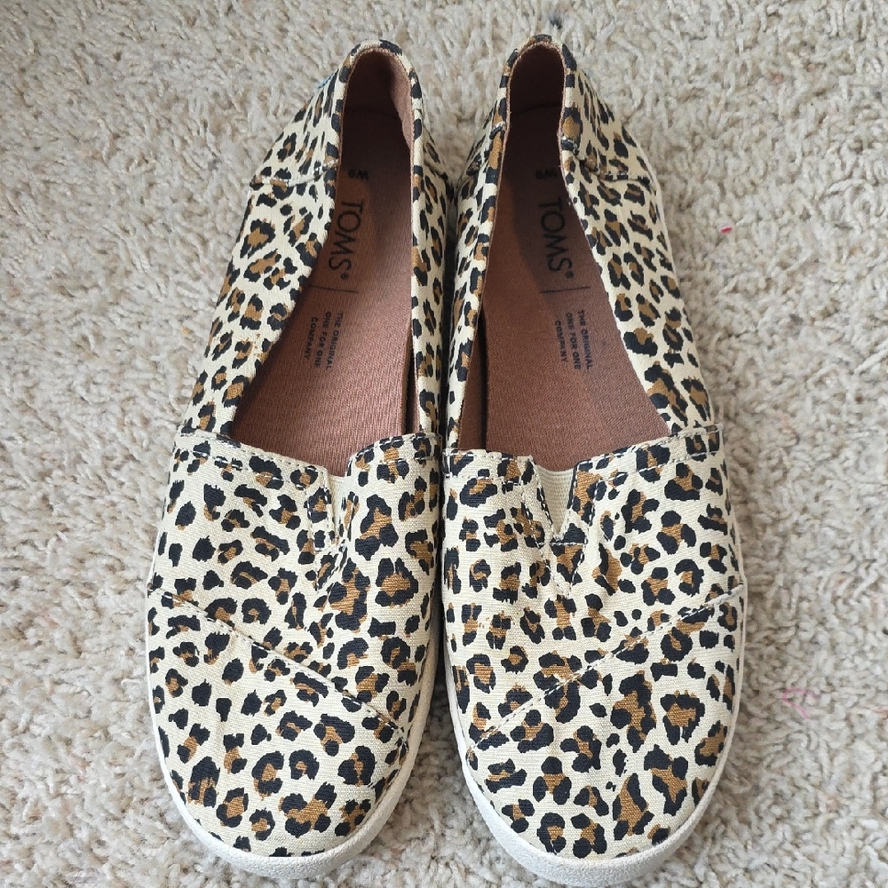 TOMS Leopard Print Slip-On Flats Size 9